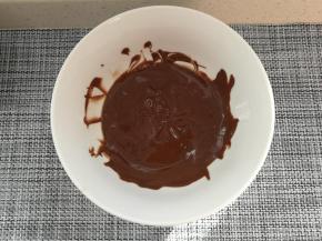 40克黑巧克力隔水融化备用