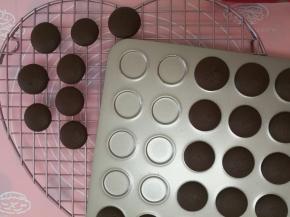 出炉，放凉备用，脱模很完美，完全不粘