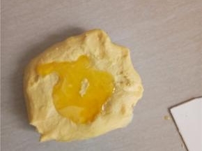 最后加入软化的黄油。