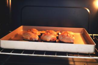 送入烤箱，中层200度烤15分钟即可。