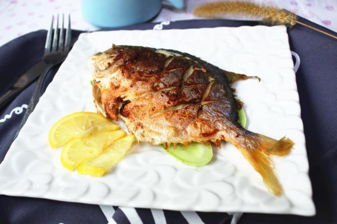 柠香烤鲳鱼