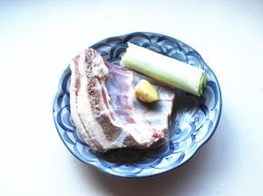 准备好材料，阴雨天光线就是诡异。