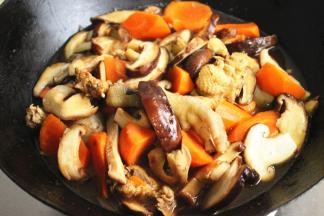 继续翻炒，炖一会约30分钟。