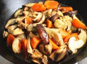 继续翻炒，炖一会约30分钟。