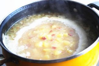 炖至汤汁变白变稠即可。