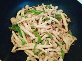 翻炒均匀即可关火。