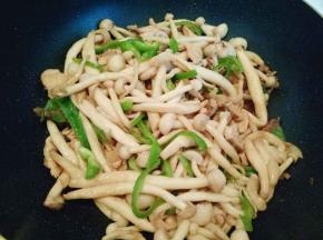 翻炒均匀即可关火。