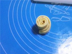 捏紧封口后竖直摆放；