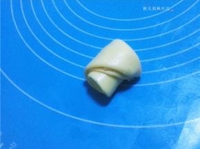 卷起；