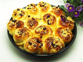 将烤盘送入预热好的烤箱中层，180度约18分钟，出炉后立即脱模，晾凉后密封保存。