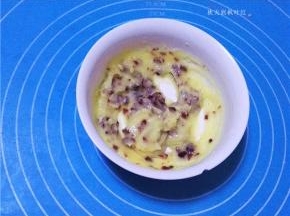 搅拌均匀就是蔓越莓奶酪酱了；
