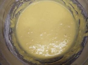 大概要划40圈，直到面糊大致混匀。