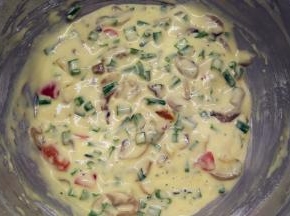 用刮刀翻拌均匀。