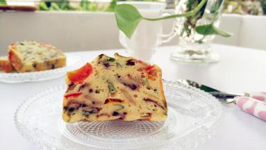 出炉之后脱模晾凉即可。烤好后晾到温热程度最好吃。可以冰箱冷藏，吃之前用烤箱重新加热后食用。