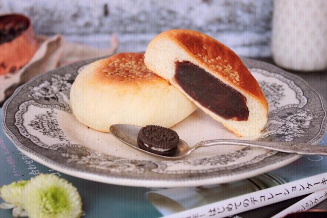 日式豆沙面包