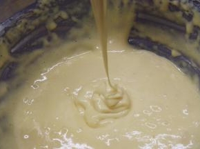 翻拌好的面糊是非常细腻光滑的。