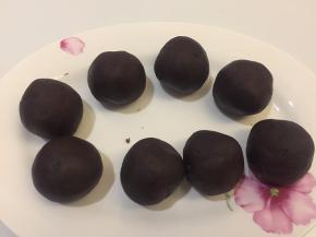 将红豆沙平均分成45克一份