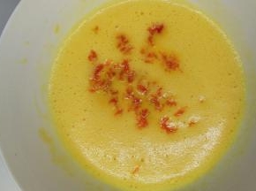 加入橙皮屑，稍加搅拌即可。