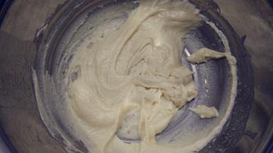 筛入低筋面粉，画“Z\