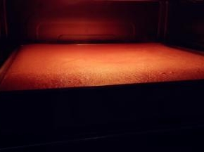 送入烤箱，上下火160℃，烤20分钟。