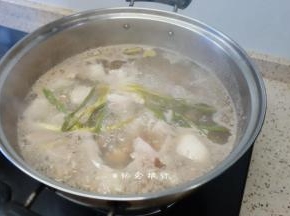 老鸭切块飞水