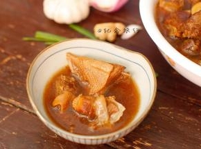 待高压锅自然放气，出锅时根据口味再加一些盐调味即可，我平时都不加味精的
