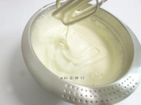 坐温水打发至蛋糊画八字不消失