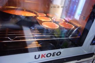 烤箱提前180度预热好以后放入烤箱烤35分钟左右，具体温度跟时间根据实际情况适当调整