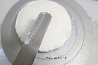 原味奶油夹心，侧面用刮刀抹平即可 