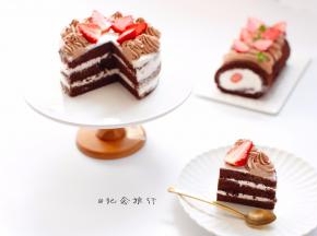 表面挤上巧克力奶油放上草莓装饰即可