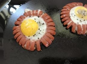 喜欢的再撒入一点黑胡椒碎。