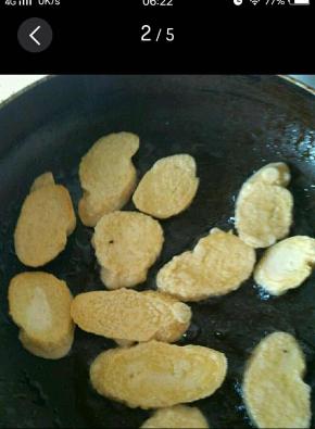 油锅煎至表面起泡反面煎（喜欢有嚼劲的可以煎老一点）
