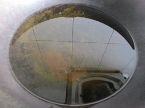 锅里加入花生油。