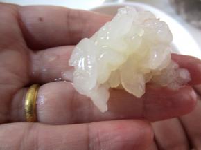 摘洗干净，去掉杂质。