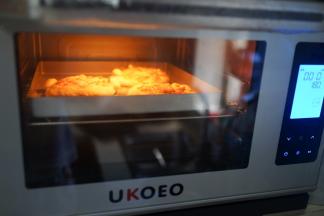 烤箱预热180度中层烤15分钟左右，