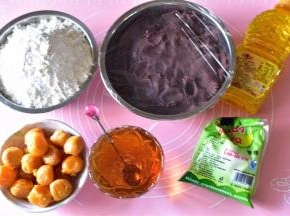 准备好月饼所需的材料