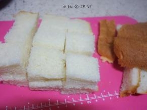 将厚吐司切块备用