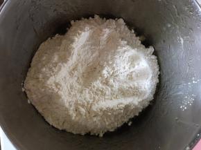 筛入中筋面粉