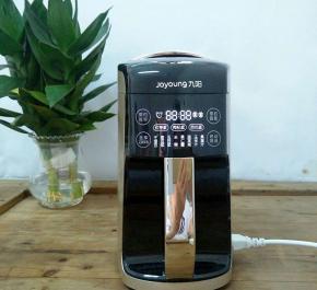 通上电源，显示屏亮起。