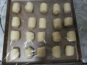 盖上保鲜膜松弛30分钟