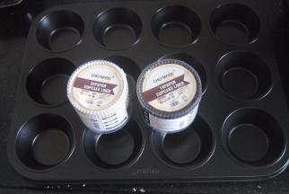 准备好杯子蛋糕模具，我用学厨的，质量棒棒哒~