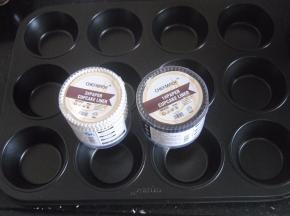 准备好杯子蛋糕模具，我用学厨的，质量棒棒哒~
