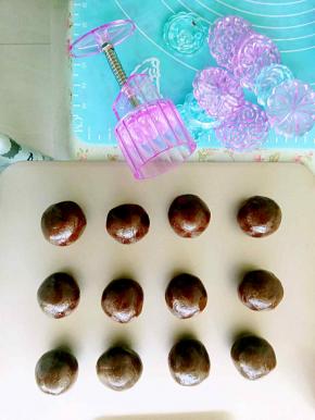 把所有的蛋黄依次按照上面的方法都包好就可以。