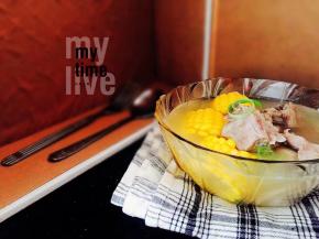 原汁原味的玉米排骨汤。