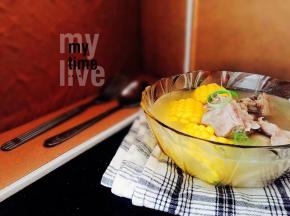 原汁原味的玉米排骨汤。