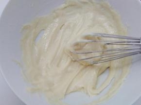 筛入低筋面粉，画“Z\