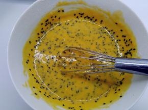 筛入低筋面粉，画“Z\