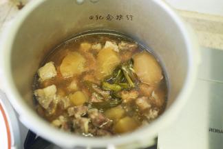 4、	高压锅压10分钟小火5分钟关火后等自然放气后开盖