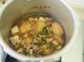 4、	高压锅压10分钟小火5分钟关火后等自然放气后开盖