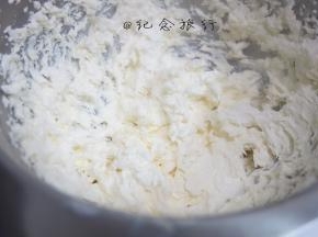 3、	打至颜色发白蓬松 大概体积增加一倍即可